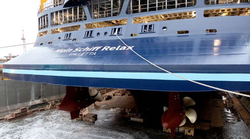 Mein Schiff Relax erstmals Wasser unterm Kiel