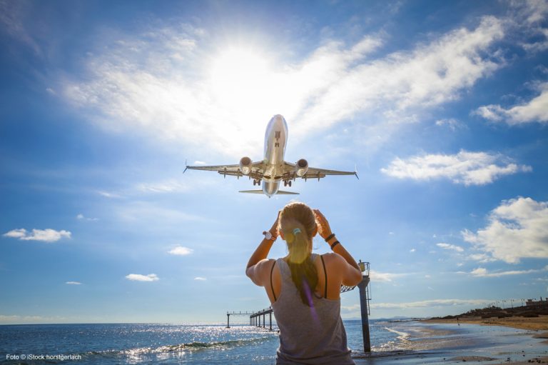 Flugzeug Landung am Flughafen Lanzarote Insel Lanzarote, Tourist, Arrecife, Atlantikinseln, Blau