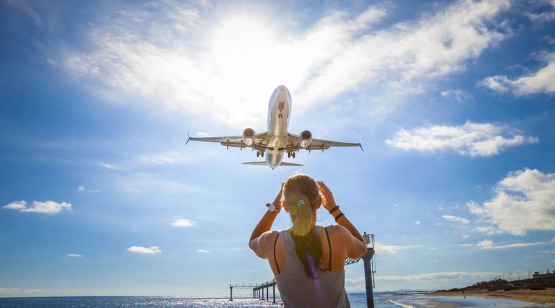Flugzeug Landung am Flughafen Lanzarote Insel Lanzarote, Tourist, Arrecife, Atlantikinseln, Blau
