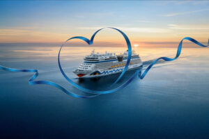 Kreuzfahrtschiff AIDAluna auf dem Meer bei Sonnenuntergang, eingerahmt von einem großen, blauen Band in Herzform.