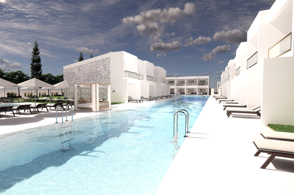 Langer Pool in einer modernen, weißen Hotelanlage mit Sonnenliegen, Sonnenschirmen und Zimmern mit direktem Poolzugang unter leicht bewölktem Himmel.