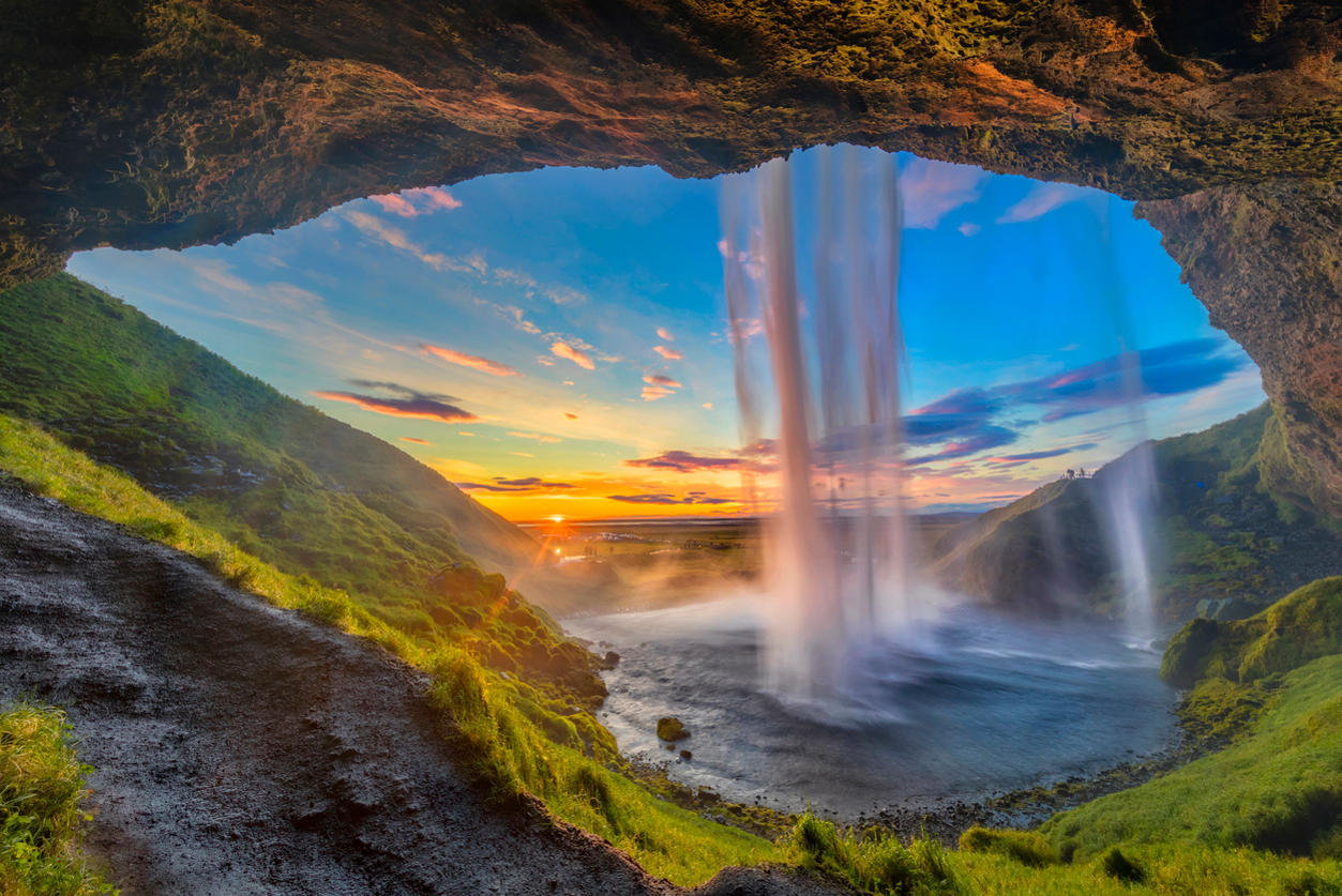 Seljalandsfoss Wasserfall in Island – spektakuläres Naturerlebnis für eine Coolcation und Sommerurlaub ohne Hitzestress